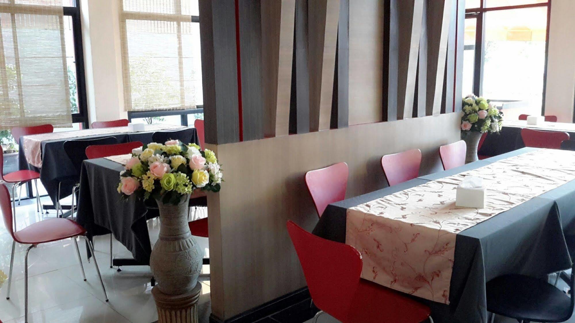 Oyo 1127 Baan Siam Hotel Чианграй Экстерьер фото