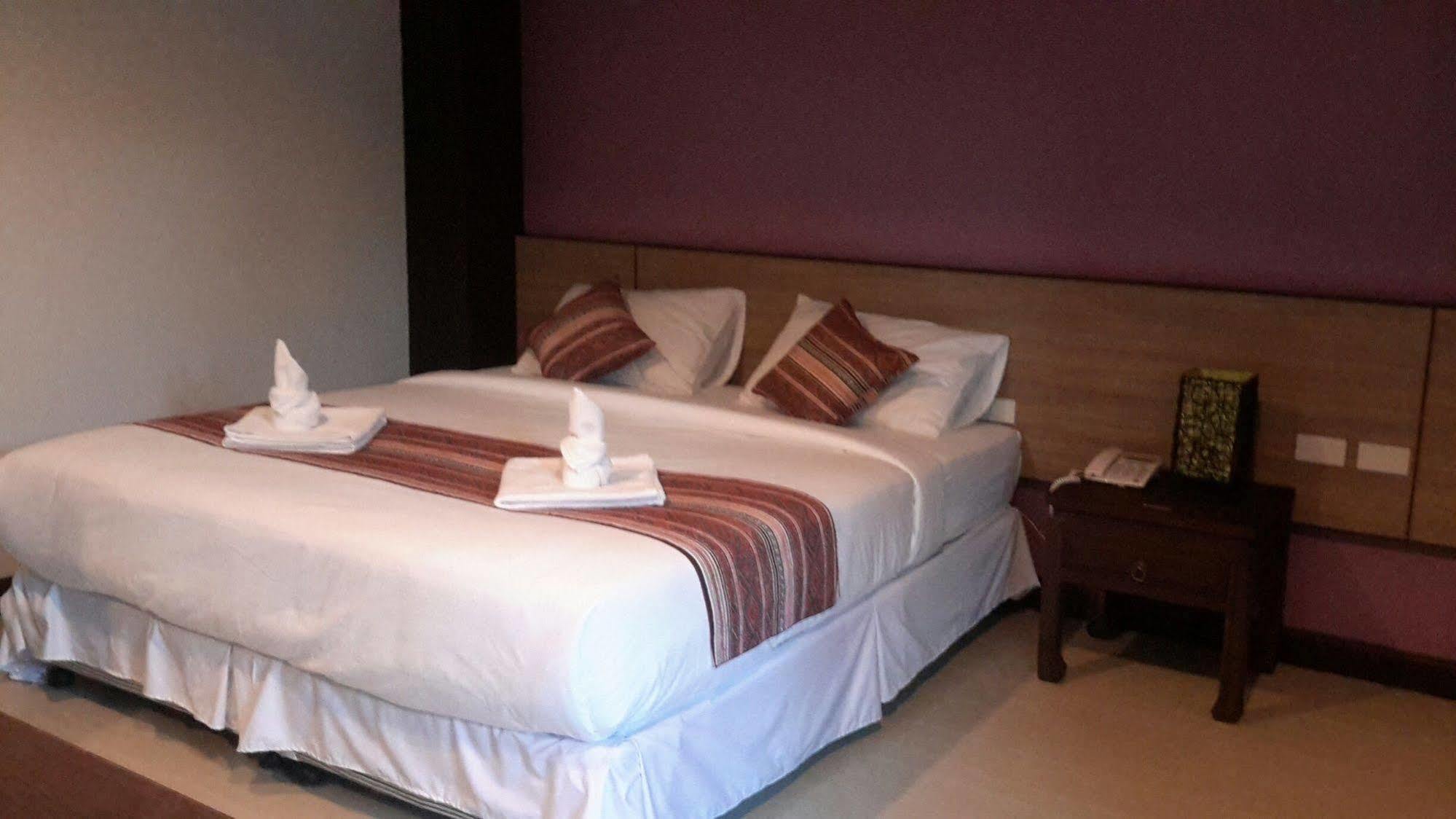 Oyo 1127 Baan Siam Hotel Чианграй Экстерьер фото
