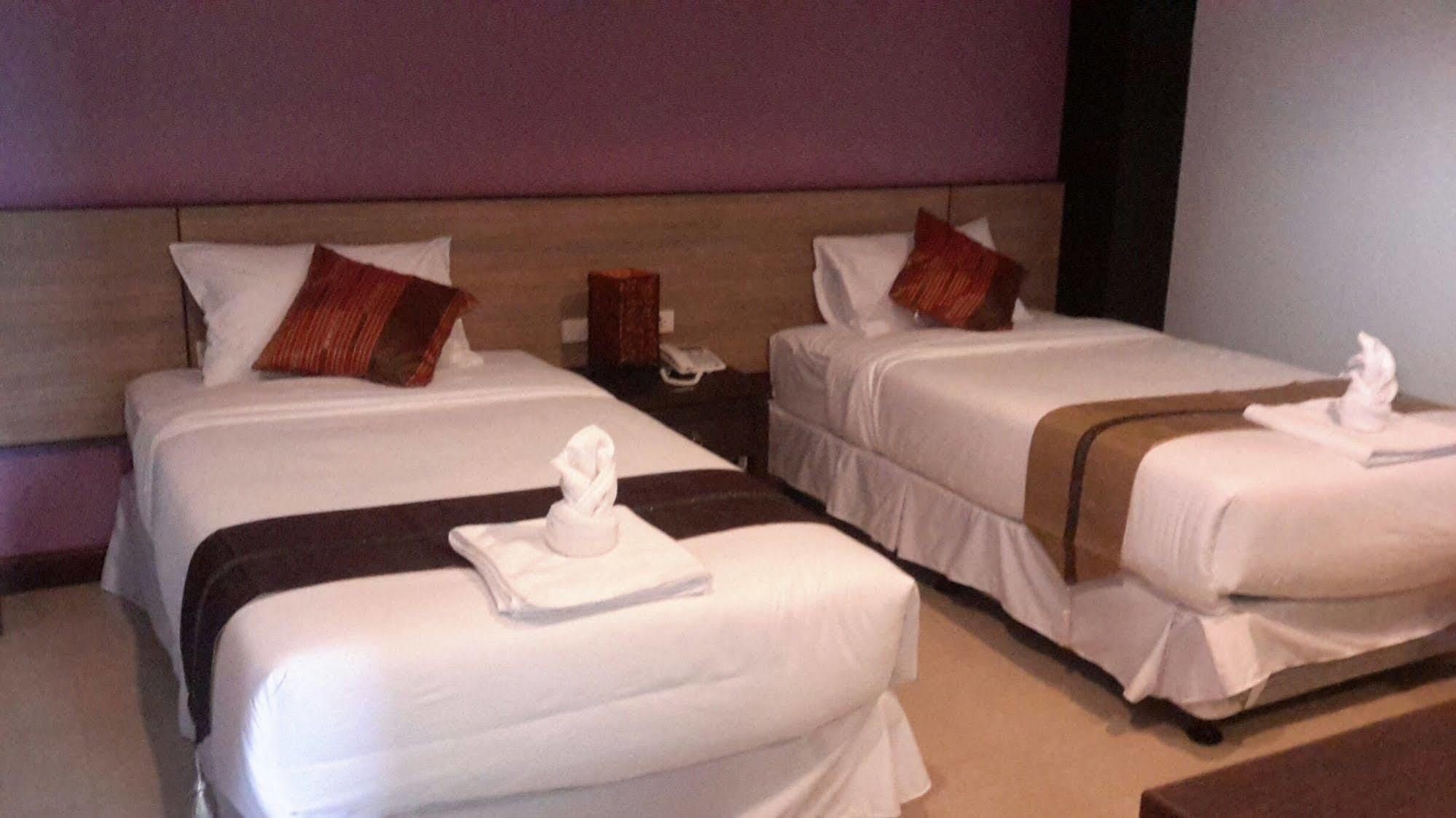 Oyo 1127 Baan Siam Hotel Чианграй Экстерьер фото